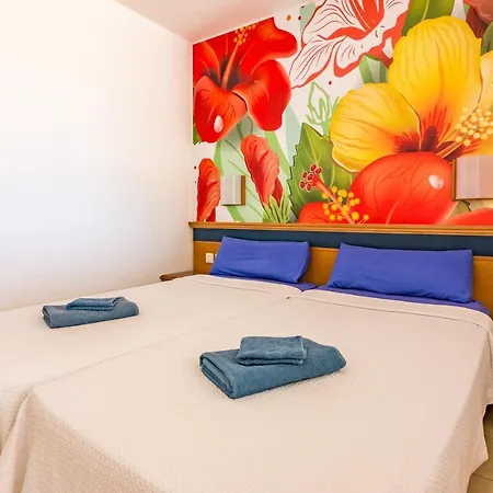 The House Of Nonni Ventura - Beachfront, Ocean View, Wi-fi, Aircon, Swimming Pool Lejlighed