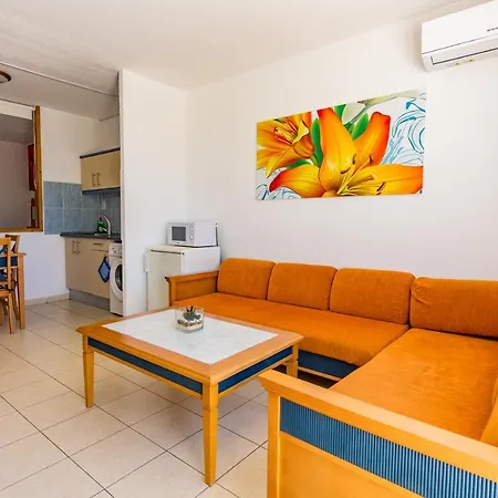 The House Of Nonni Ventura - Beachfront, Ocean View, Wi-fi, Aircon, Swimming Pool Lejlighed