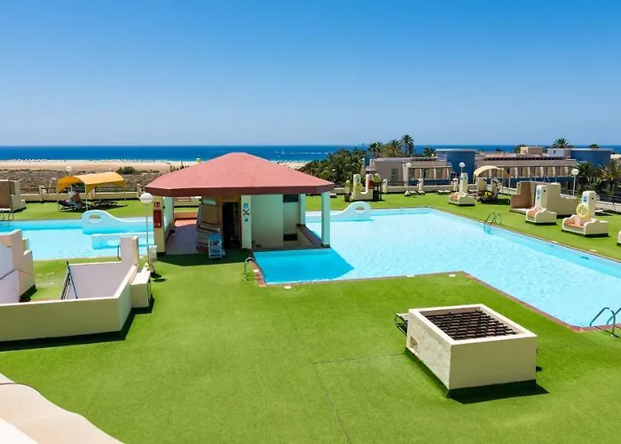 The House Of Nonni Ventura - Beachfront, Ocean View, Wi-fi, Aircon, Swimming Pool