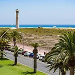 The House Of Nonni Ventura - Beachfront, Ocean View, Wi-fi, Aircon, Swimming Pool 아파트