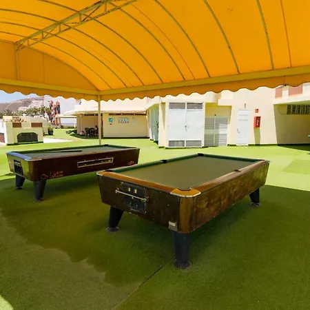 The House Of Nonni Ventura - Beachfront, Ocean View, Wi-fi, Aircon, Swimming Pool Apartment