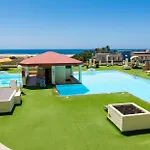 The House Of Nonni Ventura - Beachfront, Ocean View, Wi-fi, Aircon, Swimming Pool