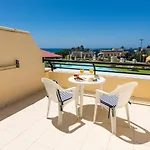 The House Of Nonni Ventura - Beachfront, Ocean View, Wi-fi, Aircon, Swimming Pool Апартаменты Морро-дель-Хабле