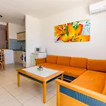The House Of Nonni Ventura - Beachfront, Ocean View, Wi-fi, Aircon, Swimming Pool Apartment