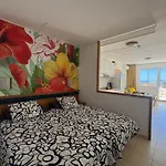 The House Of Nonni Ventura - Beachfront, Ocean View, Wi-fi, Aircon, Swimming Pool Lejlighed *