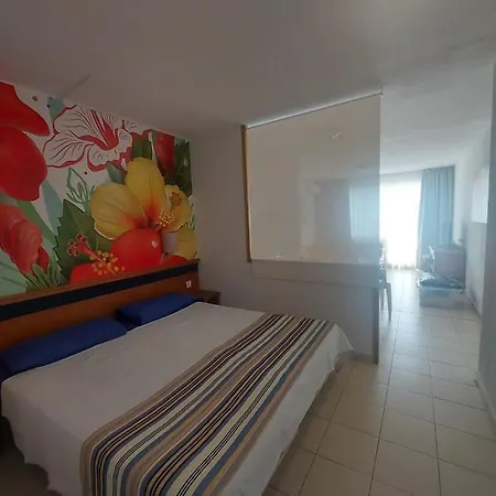 Apartamento The House Of Nonni Ventura - Beachfront, Ocean View, Wi-fi, Aircon, Swimming Pool