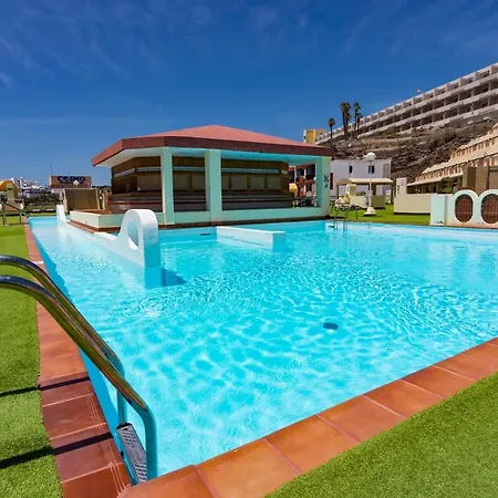 Apartamento The House Of Nonni Ventura - Beachfront, Ocean View, Wi-fi, Aircon, Swimming Pool