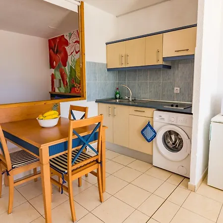 Apartamento The House Of Nonni Ventura - Beachfront, Ocean View, Wi-fi, Aircon, Swimming Pool *
