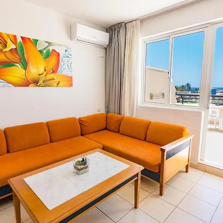 Apartamento The House Of Nonni Ventura - Beachfront, Ocean View, Wi-fi, Aircon, Swimming Pool