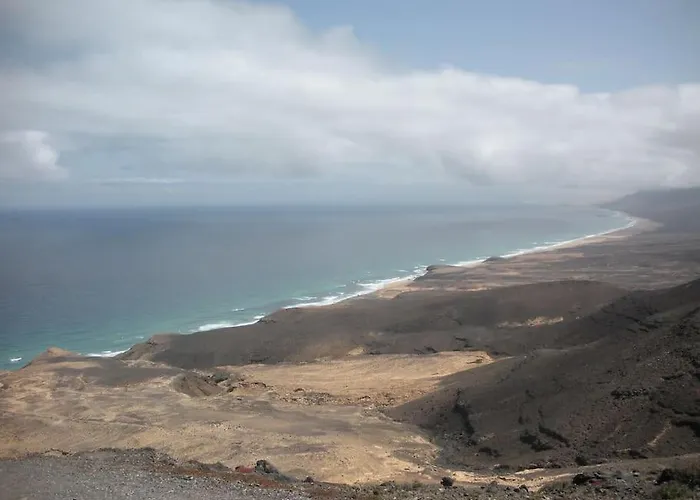 The House Of Nonni Ventura - Beachfront, Ocean View, Wi-fi, Aircon, Swimming Pool Apartment *