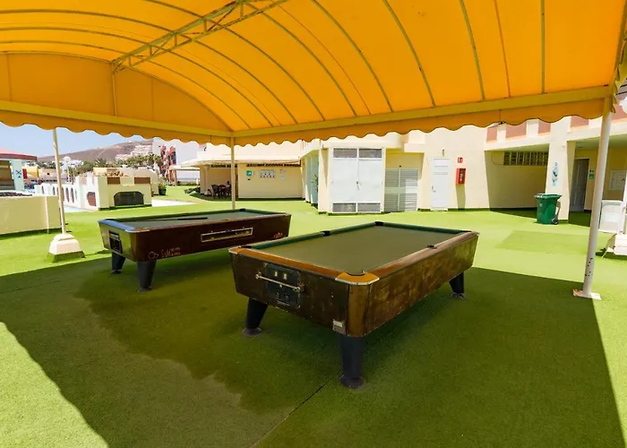 The House Of Nonni Ventura - Beachfront, Ocean View, Wi-fi, Aircon, Swimming Pool Apartment