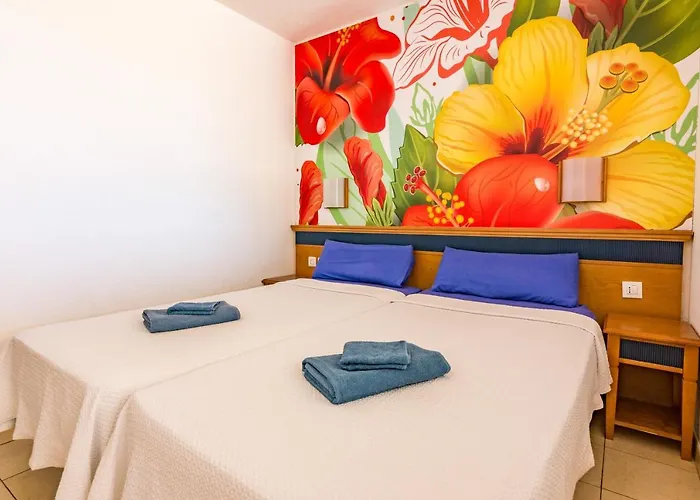 The House Of Nonni Ventura - Beachfront, Ocean View, Wi-fi, Aircon, Swimming Pool 아파트