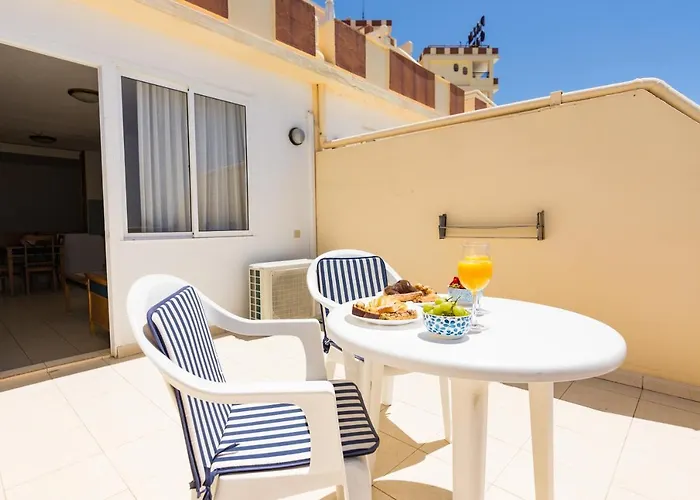 The House Of Nonni Ventura - Beachfront, Ocean View, Wi-fi, Aircon, Swimming Pool 아파트 모로델제블