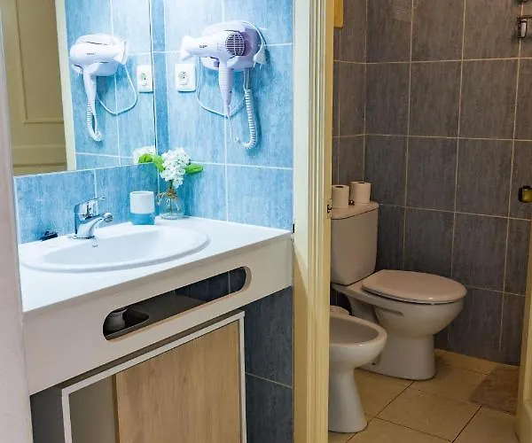 Апартаменты The House Of Nonni Ventura - Beachfront, Ocean View, Wi-fi, Aircon, Swimming Pool Морро-дель-Хабле