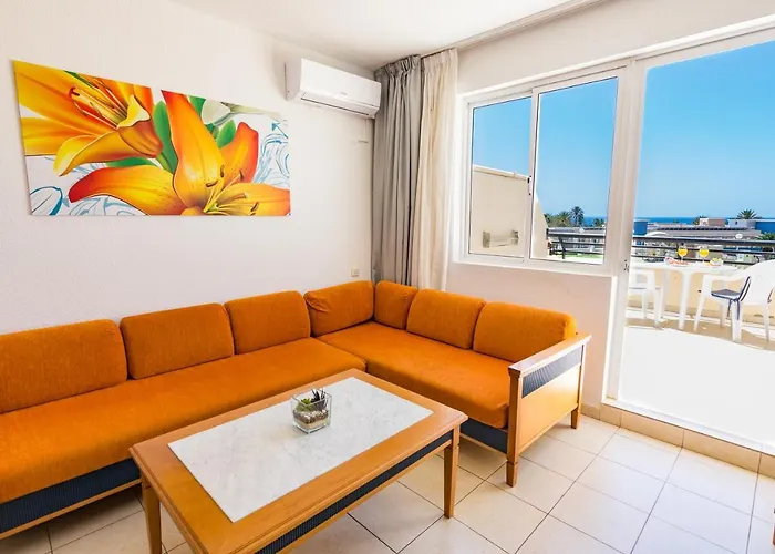 Апартаменты The House Of Nonni Ventura - Beachfront, Ocean View, Wi-fi, Aircon, Swimming Pool